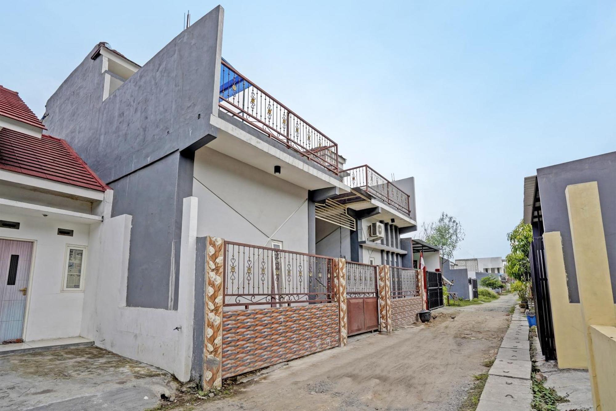 Oyo Life 91866 Paradise Ok Kost Syariah Mojokerto Exterior foto